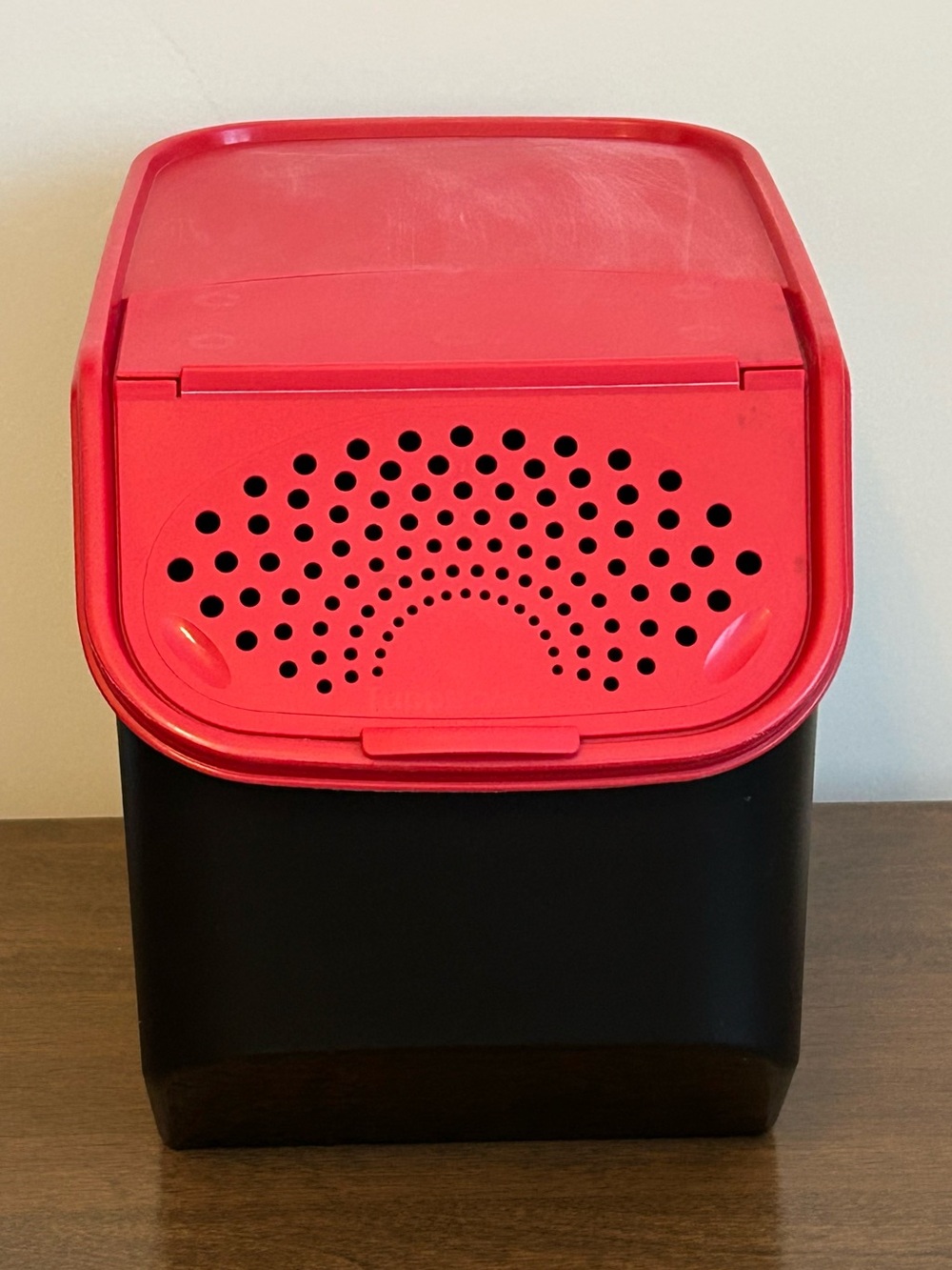 TUPPERWARE BLACK & RED MODULAR MATES POTATO ONION SMART KEEPER BIN
